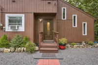 Charming Resort Home. Pet-Friendly!