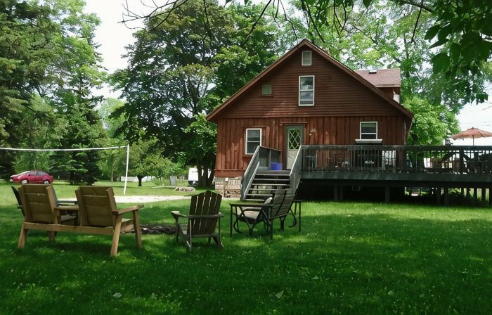 Lake Michigan views! Complimentary housekeeping with monthly stays Mar-Apr.