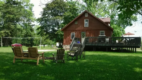 Lake Michigan views! Complimentary housekeeping with monthly stays Mar-Apr.