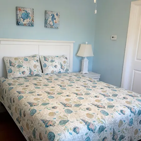 Pearl of the Sea, 1 Bdrm Condo, 2nd Floor, Heated Pool, 2 Min Walk to the Beach