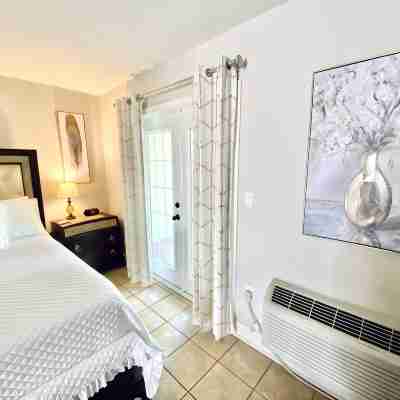Condo in Waterfront Resort - Clearwater Beaches & Honeymoon Island, Free Bikes Rooms