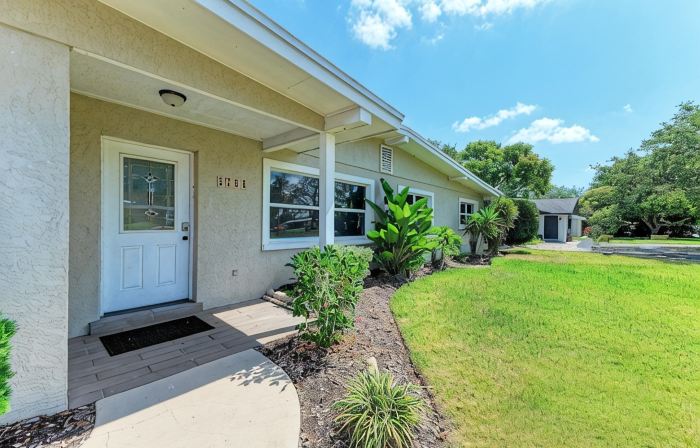 PARADISE RETREAT A 3/2 PET FRIENDLY POOL HOUSE