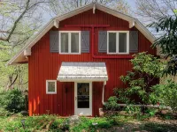 The Little Red Barn w/ Spectacular Views & Less Than 1 Mile - Blue Ridge Parkway