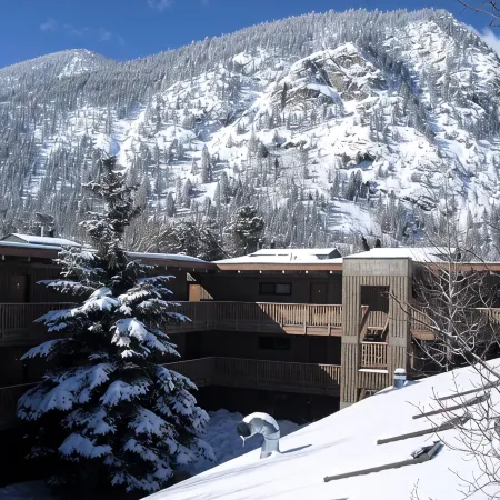 Centrally located to all Summit County winter and summer attractions!