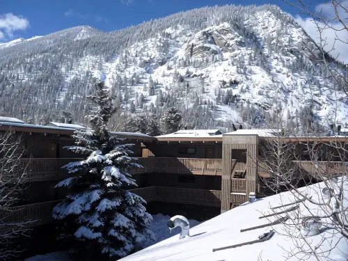 Centrally located to all Summit County winter and summer attractions! - Pools