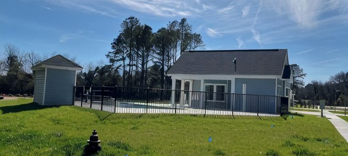 New 3-Bedroom  Townhome Near  Obx Beaches with a Community Pool . Outside Lounge Hotels in Currituck County