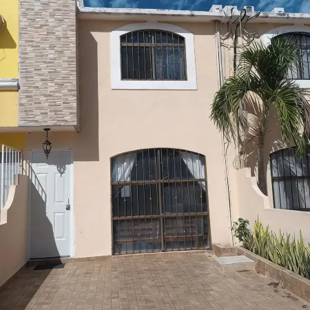 Linda casa con alberca y cascada.