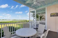 Majestic Marina View- 2/2.5 townhome looking over Hawks Cay Marina.
