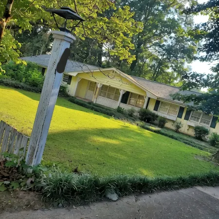 Specious and Cozy Ranch home with moonlight windows near Stone Mountain Park