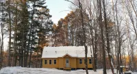 Modern Cozy Woman Lake Woodland Cabin, 24 acres, lakeshore, woodstove, AC, Wi-fi - Hytter