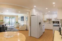 Secluded Private Suite in Bridle Trails – Near Major Tech & 25 Min to Seattle - Private Pools