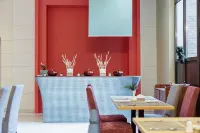 Ibis Styles Krasnaya Polyana Hotel - 朝食