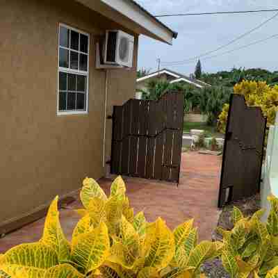 Studio bungalow WiFi/ Hot Water in flourishing Drax Hall Hotel Exterior