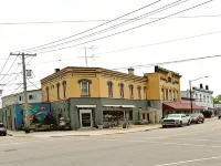 Beautiful Century old Apartments-Apt B Hotels in Algoma
