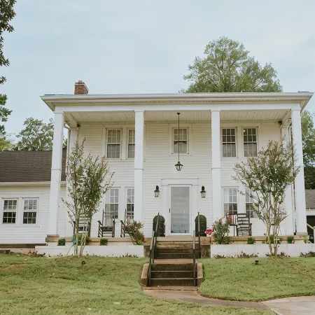 Magnolia Inn - Columbia's Sweet Southern Charmer!