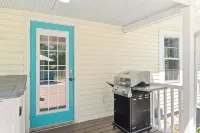 Yellow Bird Cottage - Cozy home minutes from Radford University, with large deck - WiFi
