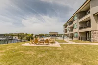 "Mimi's Place" Waterfront Condo