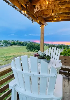 3-bedroom 2 bath cottage-Walk to beach or golfCourse.Hot Tub and outside shower - 4-Star