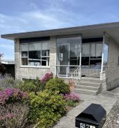 Hidden Gem on the hill - Beautiful modern unit suitable for families.