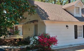 Magnolia Suite Vacation Home -Private Entry, Old Canton N. Jackson