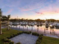 Premier Waterfront Room, Tiki Bar & Grill, Live Music, Pool, Gym, Kitchenette Hotels in Whitfield