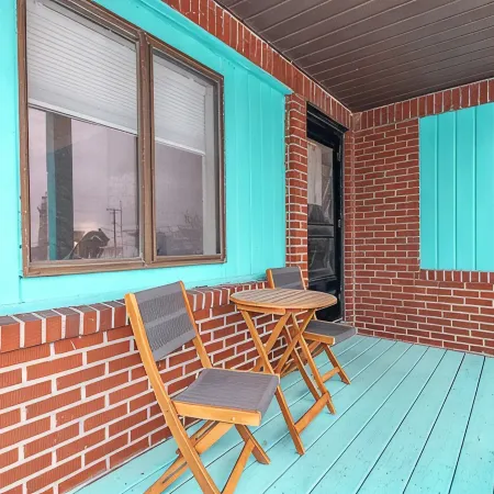 Charming 2-bedroom Suite with balcony overlooking the Lake in Fairport Harbor