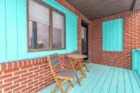 Charming 2-bedroom Suite with balcony overlooking the Lake in Fairport Harbor - Homestays
