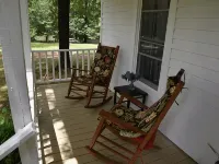 Small 1897 Farm House, super cozy on two acres Hotele w: Demorest
