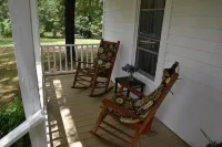 Small 1897 Farm House, super cozy on two acres - Homestays