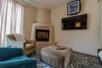 North Sunflower Casita @ SantuaRio Grande - Cozy Casita+Fireplace+Private Patio - Apartments