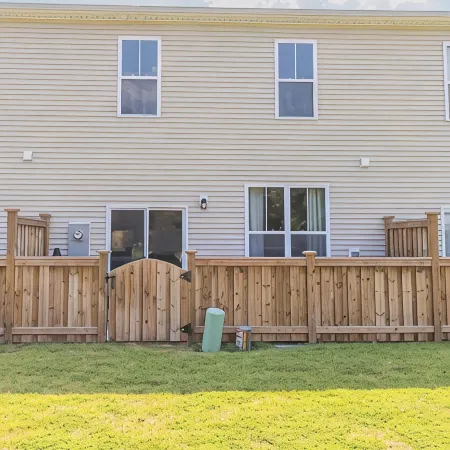 Clean New Townhome: Comfort and Convenience Await!
