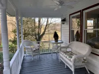 Charming Farmhouse on Beautiful Horse Farm - 4-Star