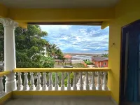 2 Story 3 Bed/2 Bath House with Separate Units Just Steps from the Beach!! - 2 estrellas