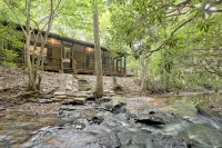 “Serenity Wow Cabin on the Creek Close to Town