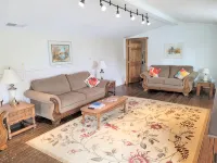 Historic Hardware Inn with River Views: Ely Suite - Wifi