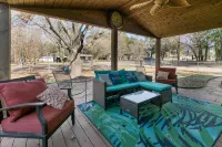 Remodeled Lake Texoma Beach Themed House Walking Distance to Neighborhood Beach