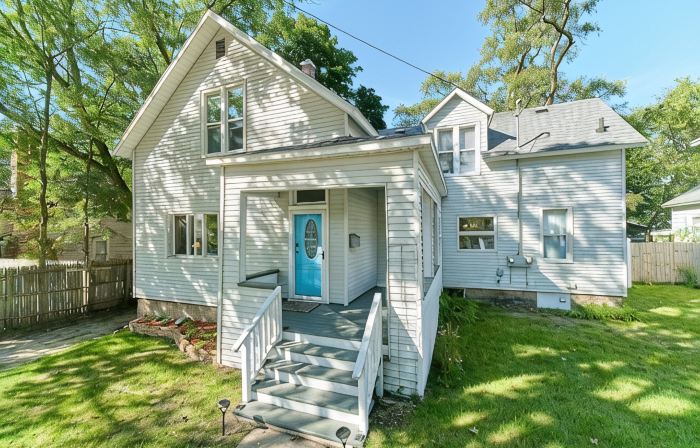 Discover stunning Northern Michigan from the comfort of the Port City Cottage