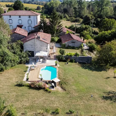 CHARMING COTTAGE WITH TERRACE OVERLOOKING THE COUNTRYSIDE