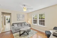 Southern Comfort 2-BR Cottage-Downtown Inverness - Homestays