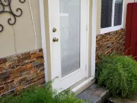 Pet Friendly Tropical Studio with Private Kitchen and Bath Hotels in Oakland Park