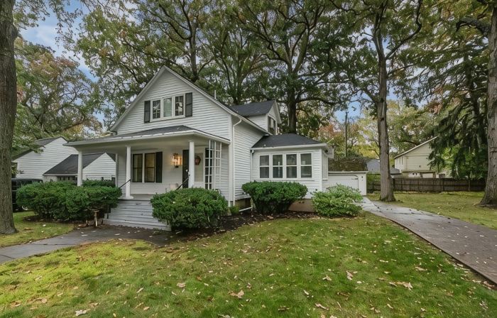 Historic home in the Village of Lewiston - short walk to dining, concerts, river