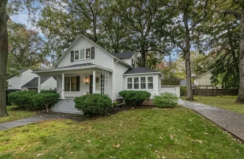 Historic home in the Village of Lewiston - short walk to dining, concerts, river