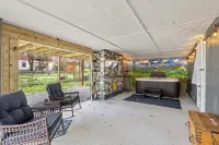 Hot Tub, Beautifully Renovated Historic Home in the Heart of the Bourbon Trail