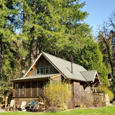 Riverfront Luxury Cabin #9 at The Log Cabin Inn