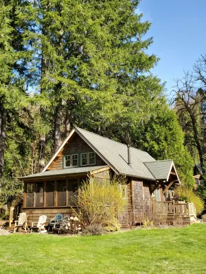 Riverfront Luxury Cabin #9 at The Log Cabin Inn - Chalets