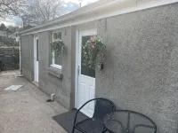 Family & dog friendly seaside flat Llansteffan Carmarthen West Wales sleeps 5 - 2-Star