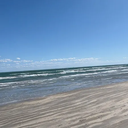Relaxing Family Retreat w/ Pool - Close to Beach, Fishing & Port A Ferry