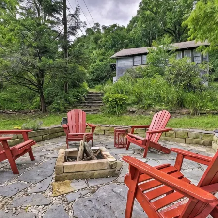 Historic Cabin in Little Switzerland w/Fire Pit-Walk to village and shops!