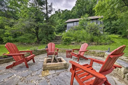 Historic Cabin in Little Switzerland w/Fire Pit-Walk to village and shops!