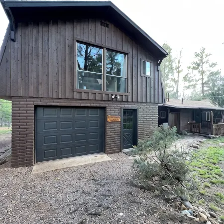 Horse friendly Mountain Hideaway under the rim with scenic views!